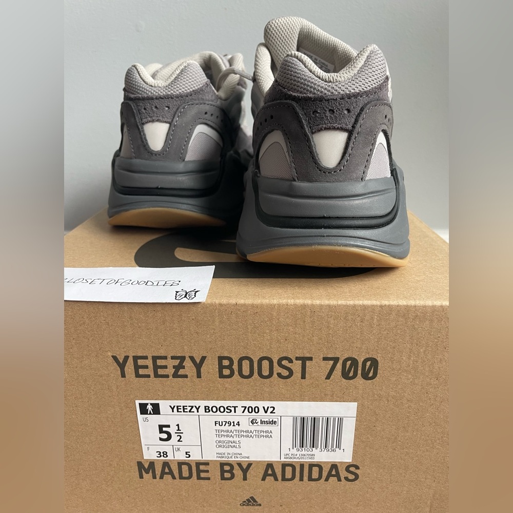 Yeezy 700 “Tephra” - Picture 4 of 15